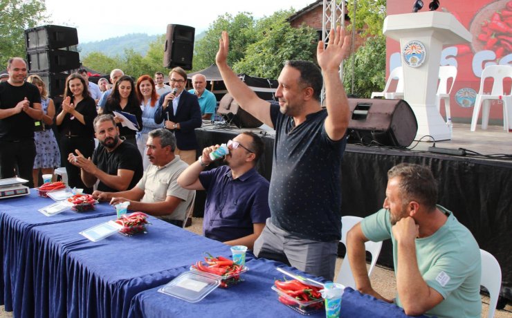 2 Dakikada 188 Gram Acı Biber Yedi, 1'inci Oldu