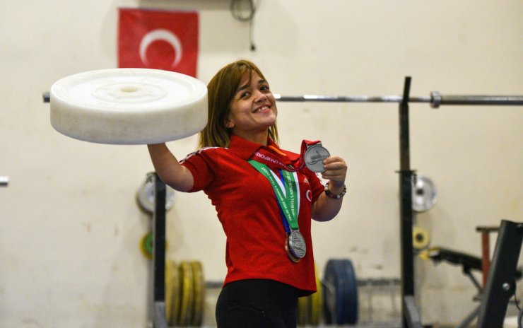 İş Ararken Şampiyon Oldu