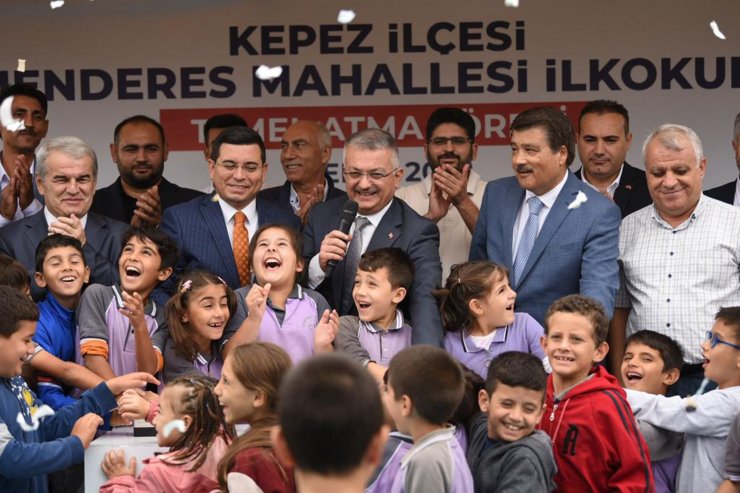 Vali Yazıcı, Menderes İlkokulu'nun Temelini Çocuklarla Attı
