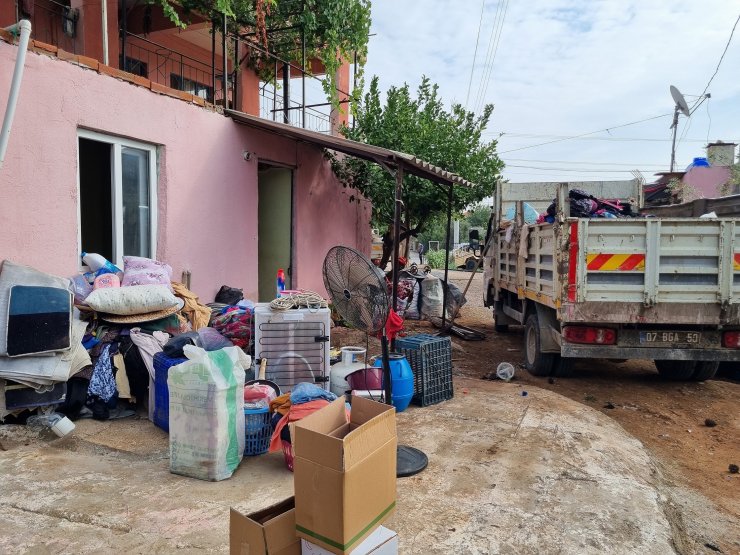 Aksu'da çöp ev temizlendi