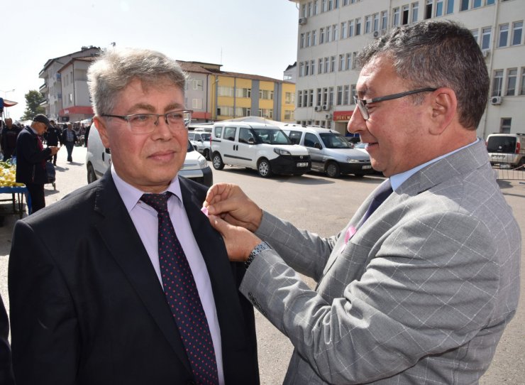 Meme kanserine 'pembe' kurdele