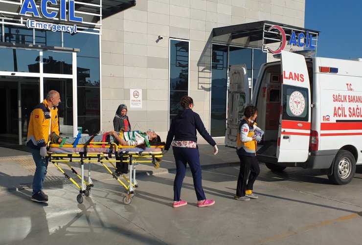 Yaya geçidinde otomobil çarpan üniversiteli Aygül, yaralandı