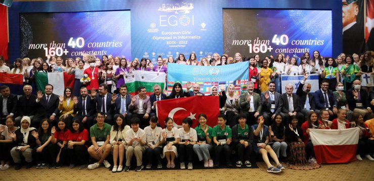 'Avrupa Kızlar Bilgisayar Olimpiyatı'nda Türkiye ilk kez altın madalyanın sahibi oldu