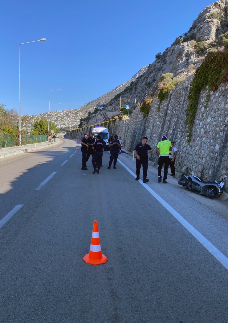 Motosiklet duvara çarptı; Alperen öldü, ağabeyi ağır yaralı