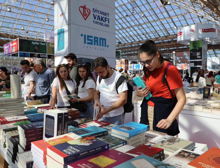 12. Antalya Kitap Fuarı üç günde binlerce ziyaretçi ağırladı