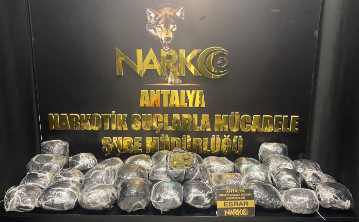 Antalya Polisi'nden uyuşturucu satıcılarına operasyon