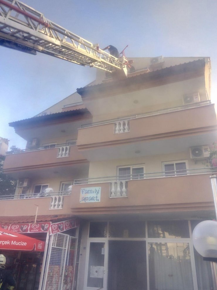 Muğla'da apart yangını; 4 turist dumandan etkilendi