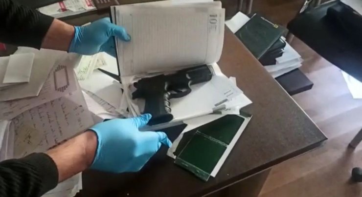 Antalya merkezli tefecilik operasyonu; oyulan ajandadan tabanca çıktı