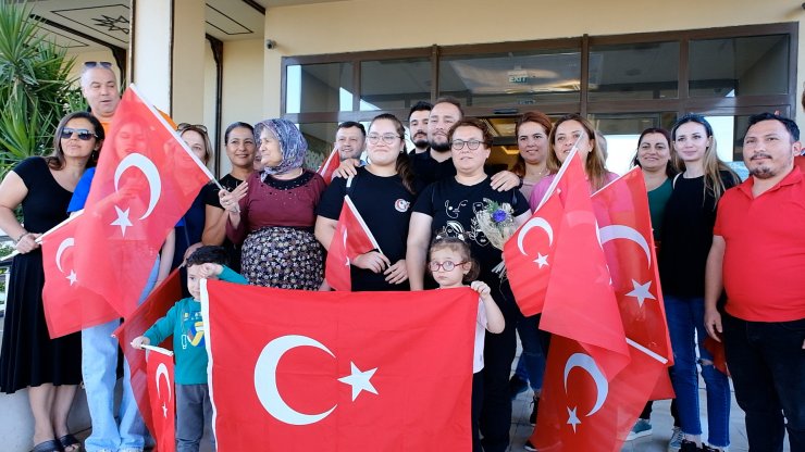 Avrupa şampiyonu Aleyna'ya coşkulu karşılama