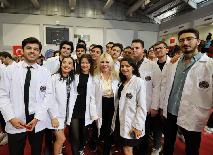Geleceğin 320 hekimi beyaz önlüklerini giydi