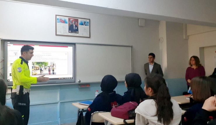 Lise öğrencilerine trafik eğitimi