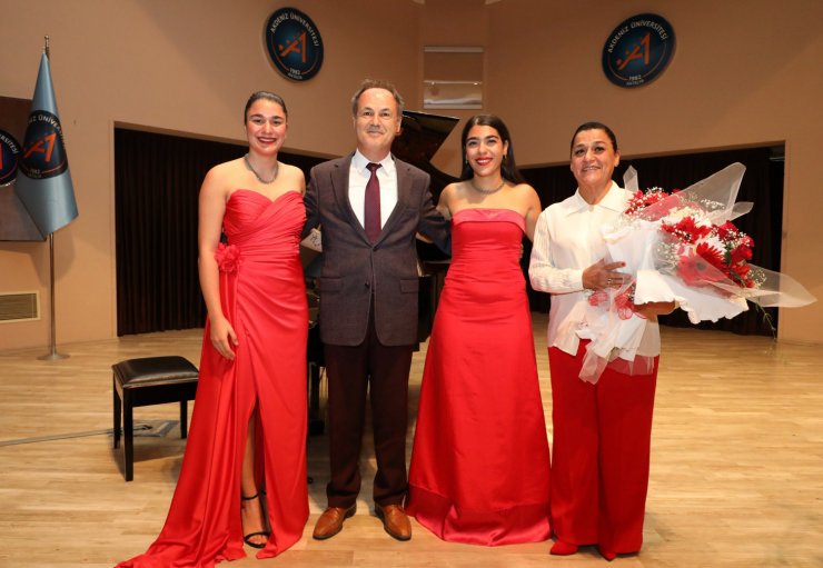 Akdeniz Üniversitesi'nde Cumhuriyet Konseri
