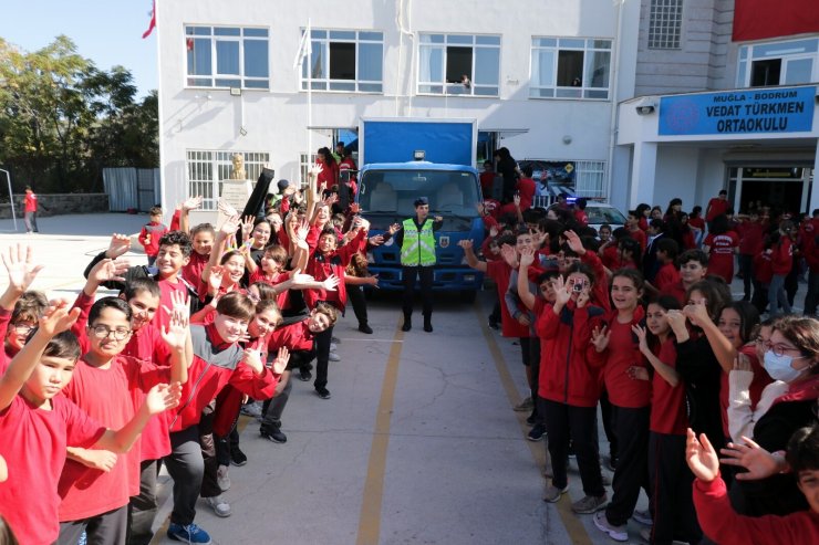 Bodrum'da öğrencilere uygulamalı trafik eğitimi yapıldı