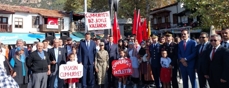 Cumhuriyet Bayramı Kaş'ta coşkuyla kutlandı