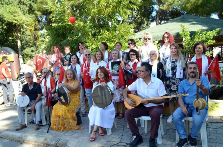 Sitede türkülü şenlik