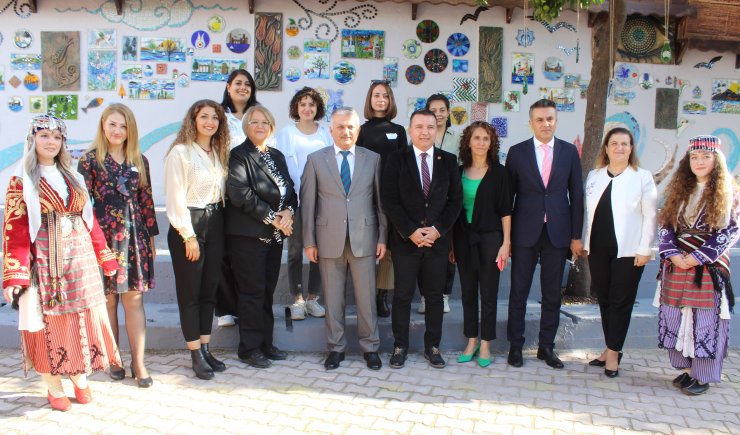 3 bin 500 atık parçadan 'Atık Sanat Duvarı' oluşturuldu