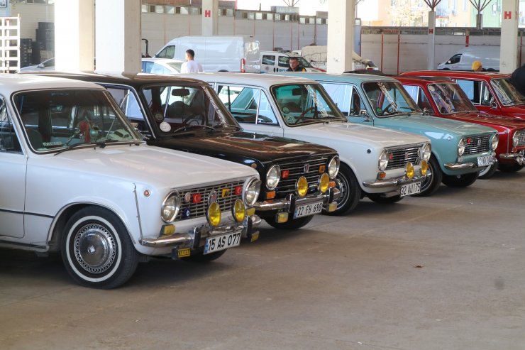 Burdur'da klasik araç tutkunları buluştu