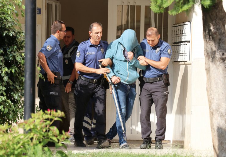 Yaktığı evine bu kez kendini kilitledi, komşuları 'Bu korkuyla yaşamak istemiyoruz' dedi