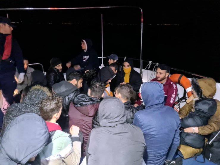 Bodrum açıklarında Yunanistan'ın ittiği 60 kaçak göçmen kurtarıldı