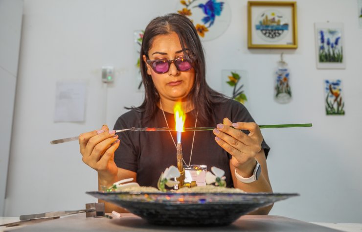 Endemik çiçekler, camda şekil buldu