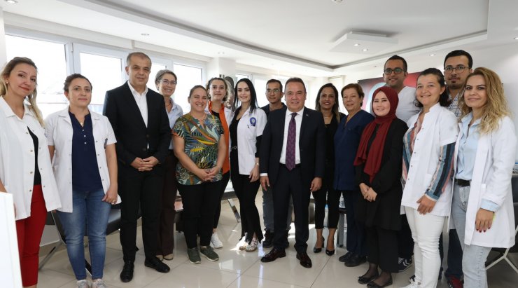 Başkan Böcek, Büyükşehir Sağlık Merkezini ziyaret etti