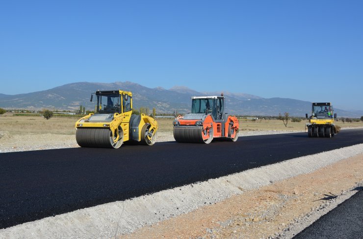 Korkuteli-Bucak yolunun yapımı sürüyor