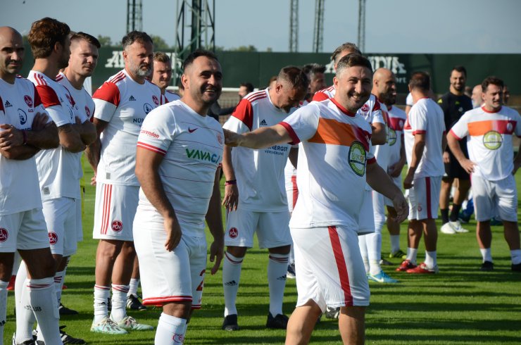 Futbolun şöhretleri Antalya'da buluştu