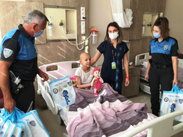 Polis, lösemi tedavisi gören çocuklarla buluştu