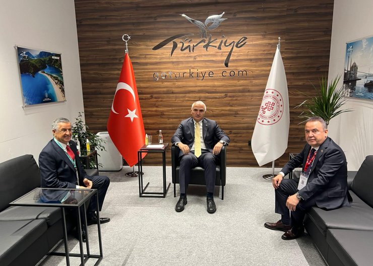 Başkan Böcek, WTM Londra Turizm Fuarında Antalya'yı tanıtıyor