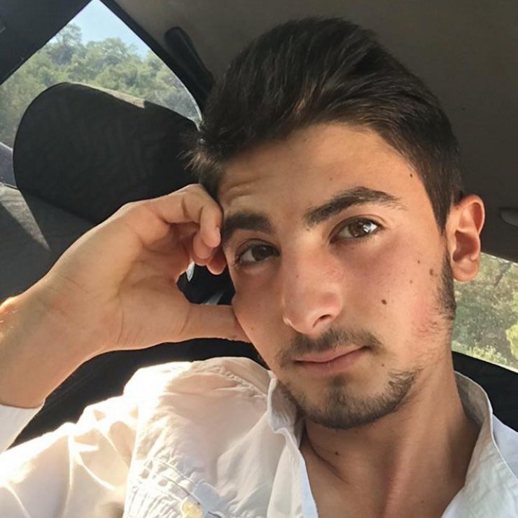 Kamyonetle hafif ticari araç çarpıştı; Berk öldü, 3 kişi yaralı