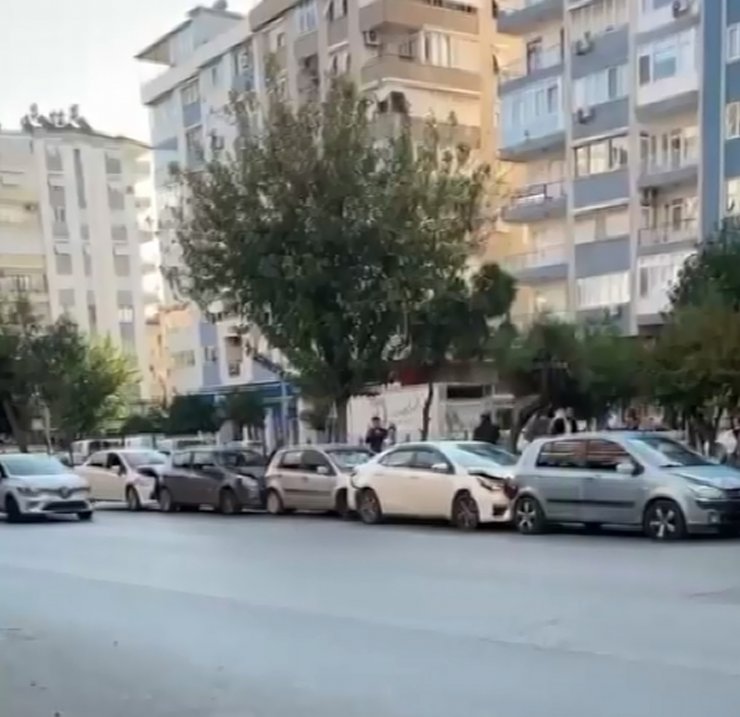 Ata'ya saygı için durunca 6 araç çarpıştı