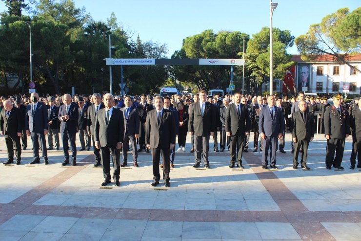 Muğla Ata'sını Cumhuriyet Meydanı'ndaki törenle andı