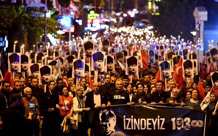 Antalya'da geceyi meşaleler aydınlattı