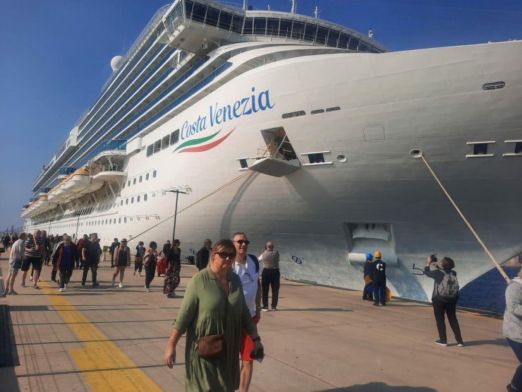 Bodrum'a yolcu gemisi 2 bin 532 yolcu getirdi