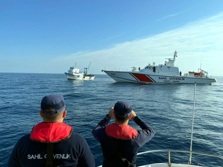 Bodrum'da 141 kaçak göçmen kurtarıldı, 16 kaçak göçmen yakalandı