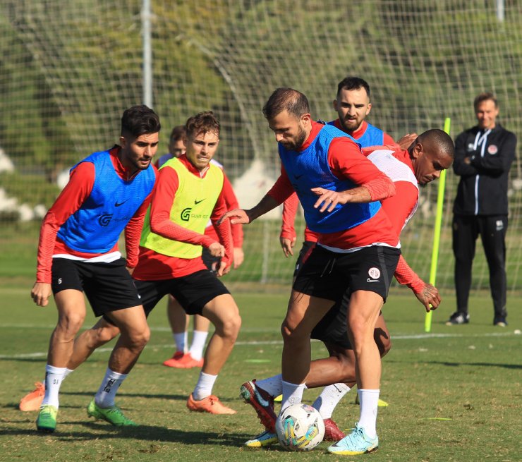 Antalyaspor'da, ligde 5 futbolcu gol sevinci yaşadı