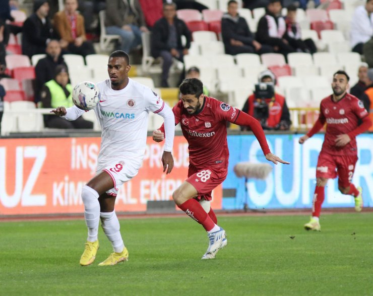 Antalyaspor'da Şahin'in vazgeçilmzi Wright