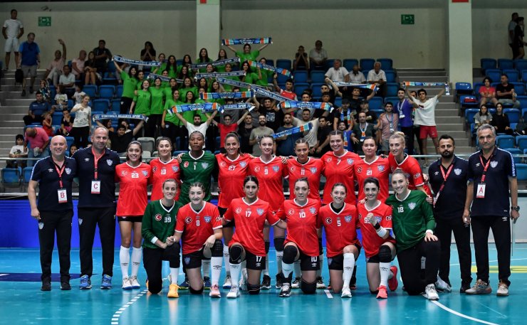 Mavi Kelebekler, 4 günde 2 zorlu maça çıkıyor