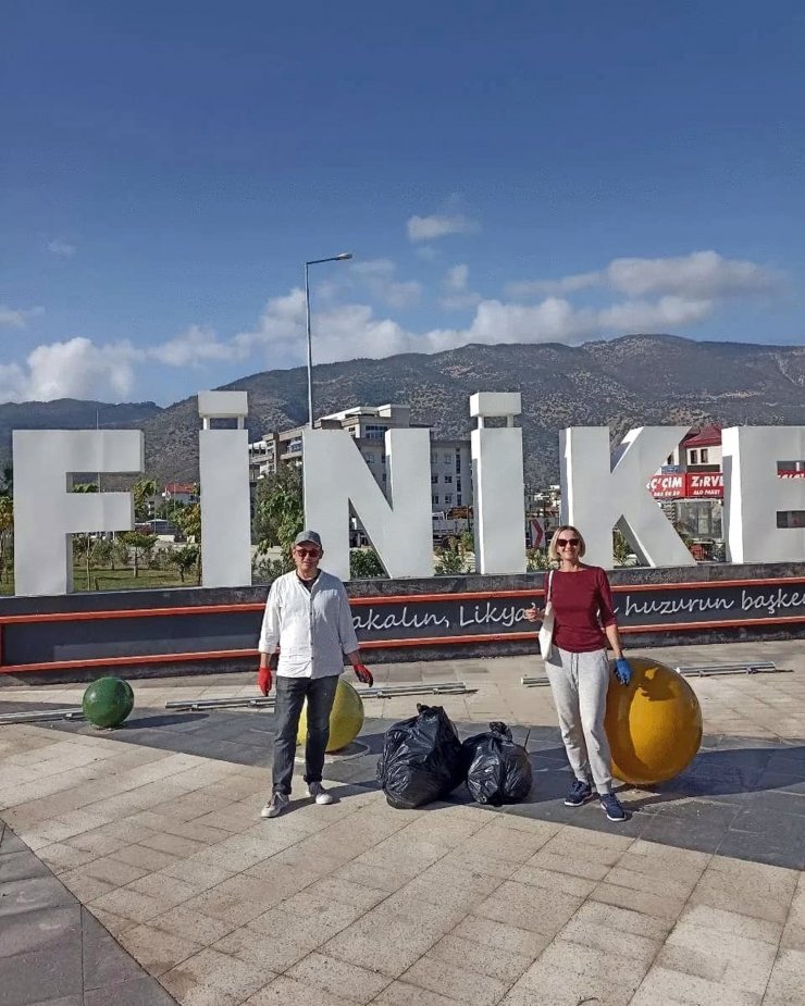 Finike'de Ruslardan çevre temizliği