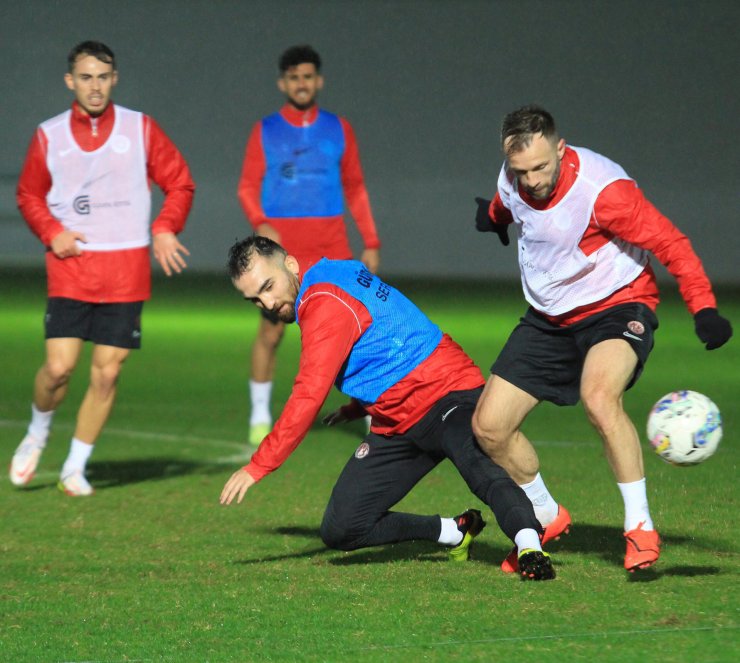 Antalyaspor iznin ardından top başı yaptı