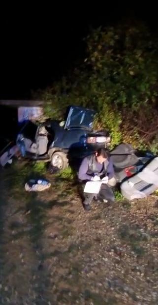 Liselilerin bulunduğu otomobil, atıl haldeki trafo binasına çarptı: 1 ölü