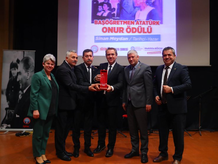Başöğretmen Atatürk Onur Ödülü Sinan Meydan'ın