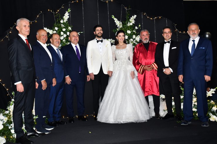 Bakan Çavuşoğlu nikah şahidi oldu