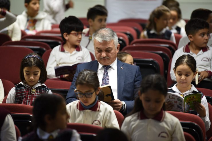 Vali Yazıcı: Okuyan gençler beni her zaman mutlu ediyor