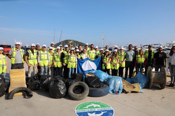 Balıkçı Barınağı'nda 200 kilo atık toplandı
