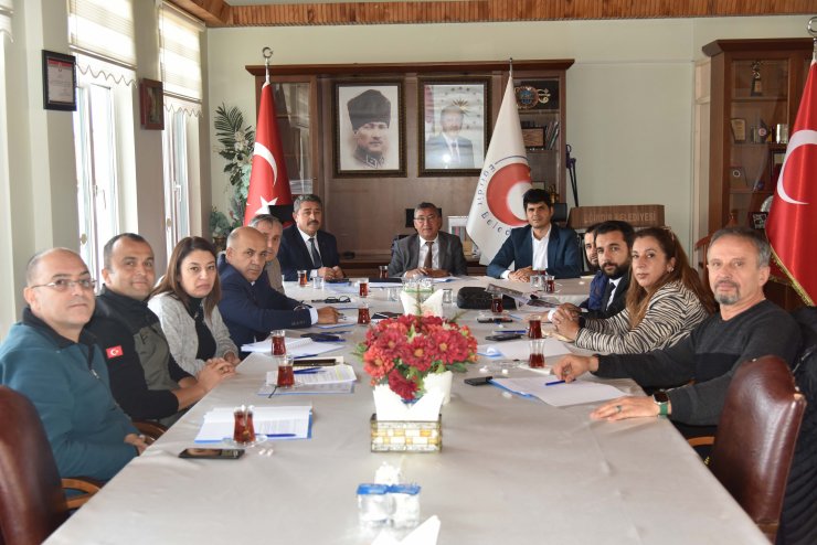 Eğirdir'de yamaç paraşütü tesisi toplantısı