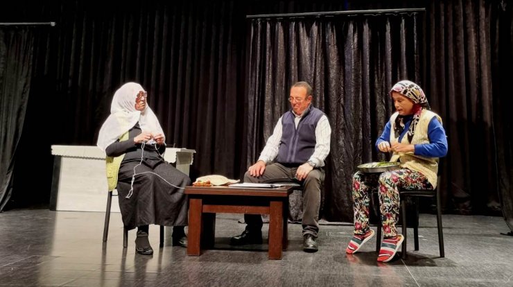 'Kaderin Oyunu'na ayakta alkış