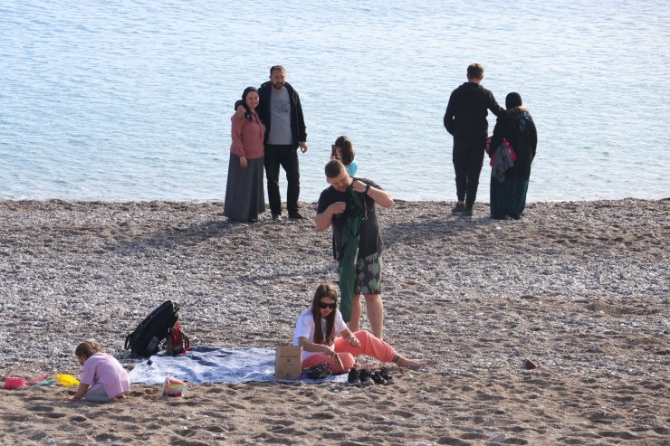 Antalya'da aralık ayında sahil keyfi