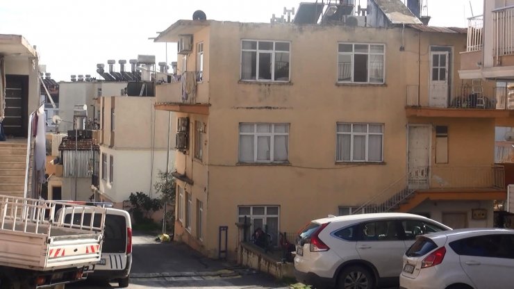 Antalya'da bıçaklı ve silahlı 'miras' kavgası: 1 ölü, 2 yaralı