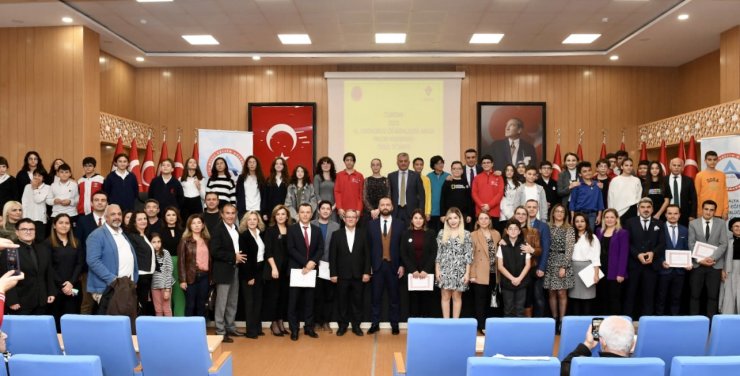 Geleceğin bilim insanları ödüllendirildi